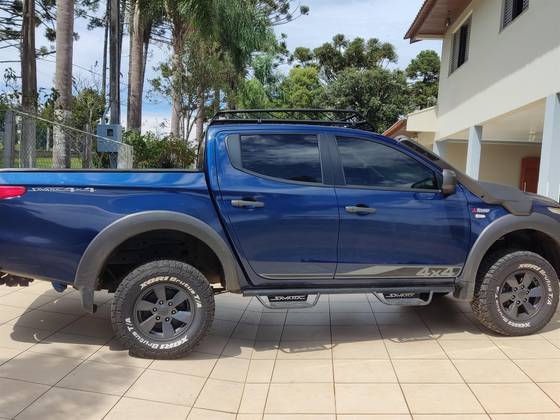 MITSUBISHI L200 TRITON 2.4 16V TURBO DIESEL SAVANA GLS CD 4X4 AUTOMÁTICO